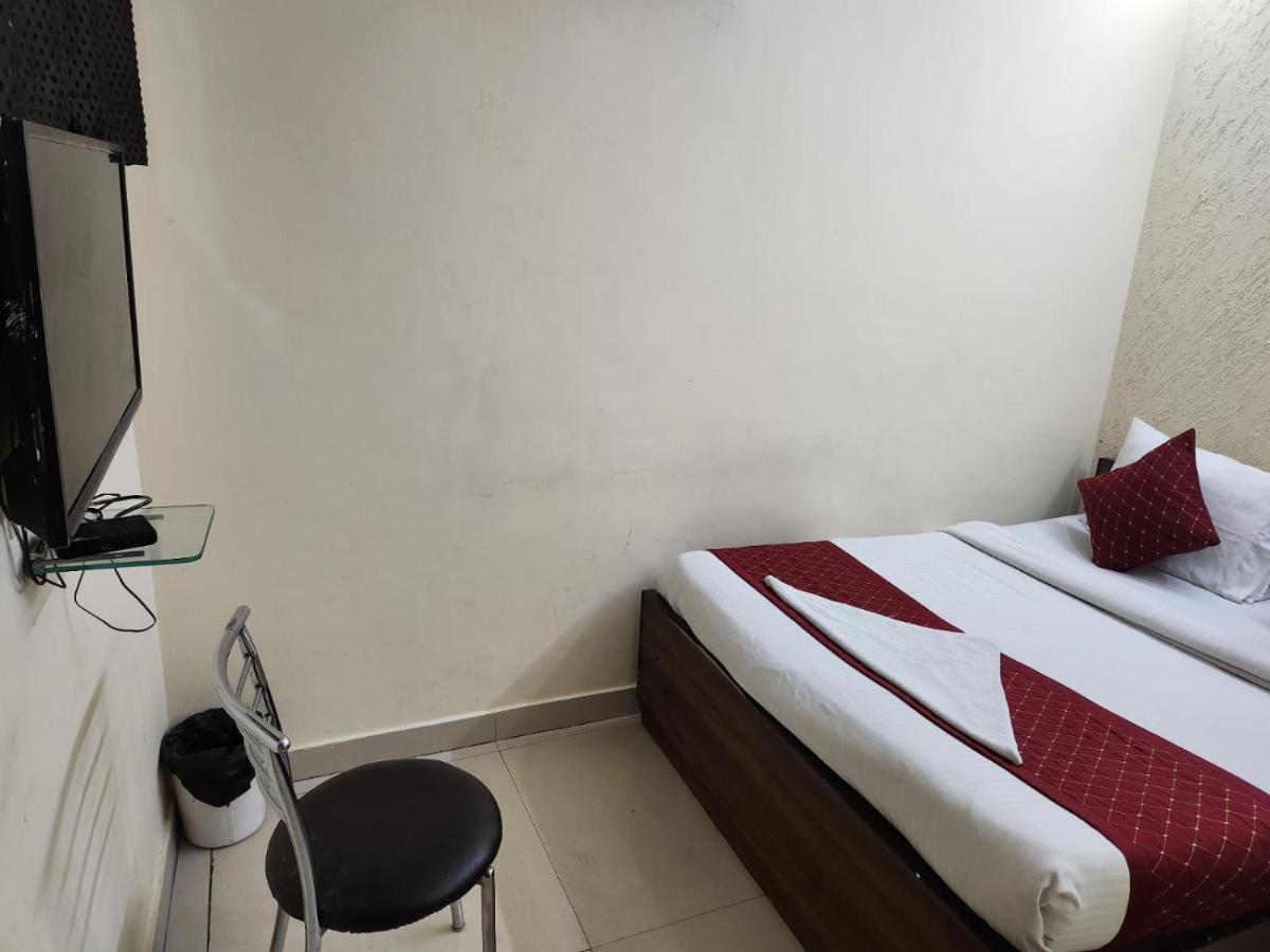Hotel Cozy Cave New Delhi Exterior photo