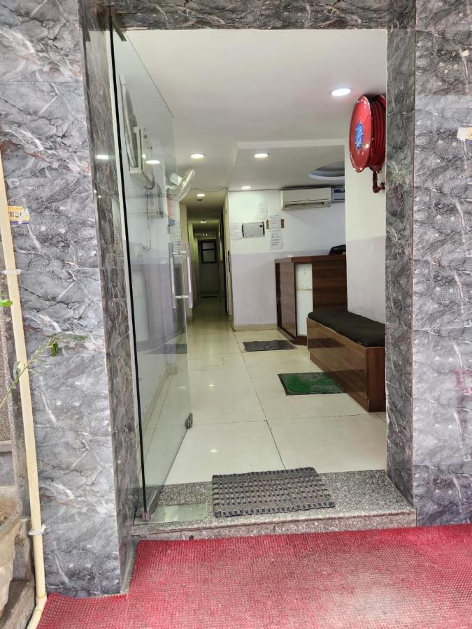 Hotel Cozy Cave New Delhi Exterior photo